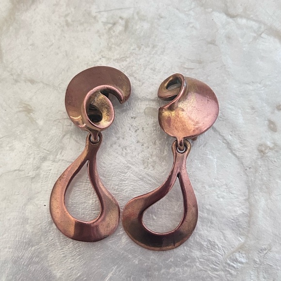 Vintage Oscar De La Renta Signed Clip Earrings Rose gold tone - Picture 2 of 10